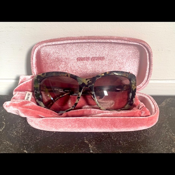 Miu Miu tortoiseshell sunglasses with dust bag and case - Picture 2 of 14